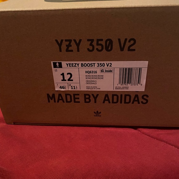 YEEZY BOOST 350 V2 - Picture 10 of 11